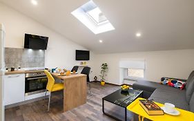 Hana - Attic Apartment In City Center